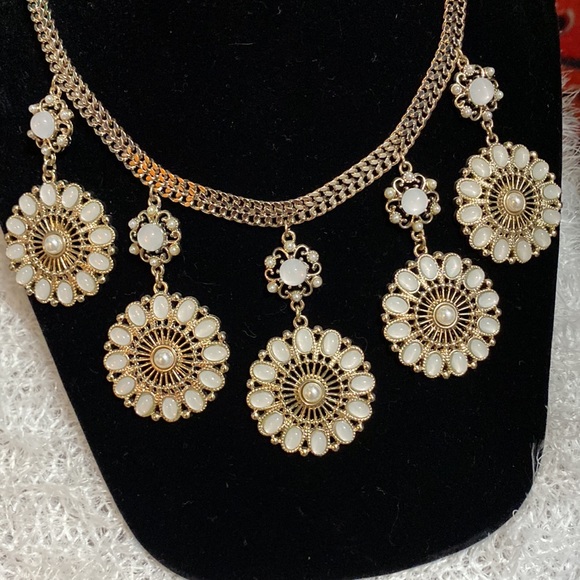 WHBM Gold Drop Medallion Necklace - Picture 3 of 6